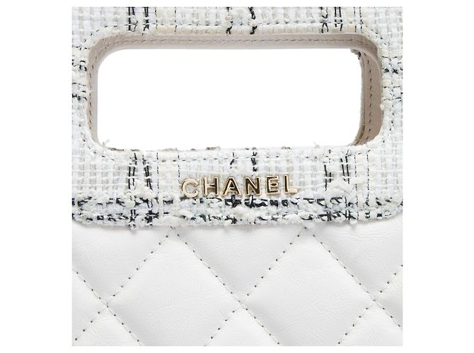 Bolsa Chanel em couro de bezerro envelhecido acolchoado branco com acabamento em tweed CC e alça recortada - vista 5