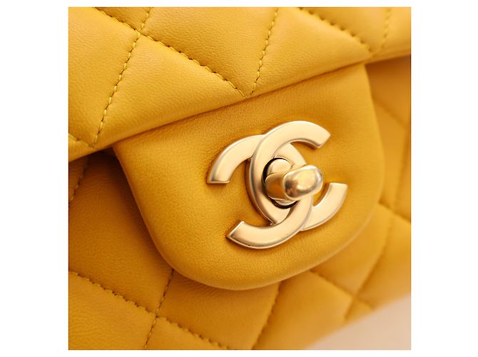 Chanel Yellow Medium Classic Lambskin Double Flap Giallo Senape - vista 4