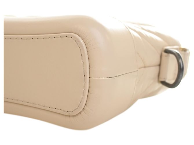 Chanel Gabrielle Hobo Small in pelle di vitello invecchiata bianca chevron Bianco Crudo - vista 10