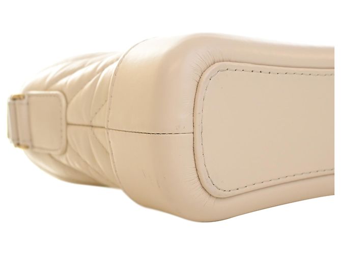 Chanel Gabrielle Hobo Small in pelle di vitello invecchiata bianca chevron Bianco Crudo - vista 11