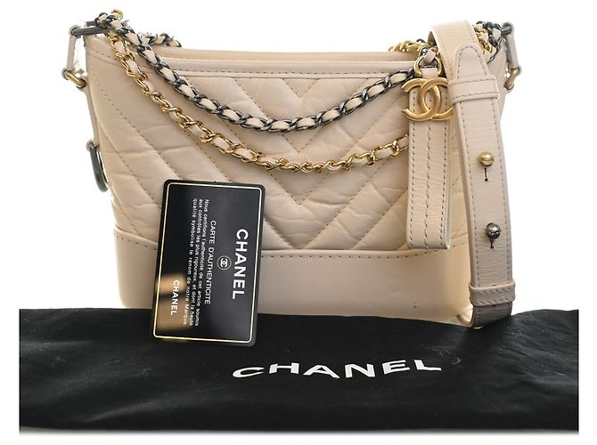Chanel Gabrielle Hobo Small in pelle di vitello invecchiata bianca chevron Bianco Crudo - vista 15
