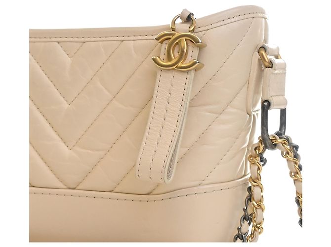 Chanel Gabrielle Hobo Small in pelle di vitello invecchiata bianca chevron Bianco Crudo - vista 8