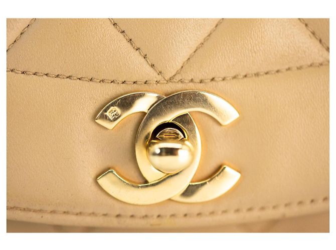 Chanel Diana Small 22 Borsa Flap Beige Oro Gold hardware - vista 2