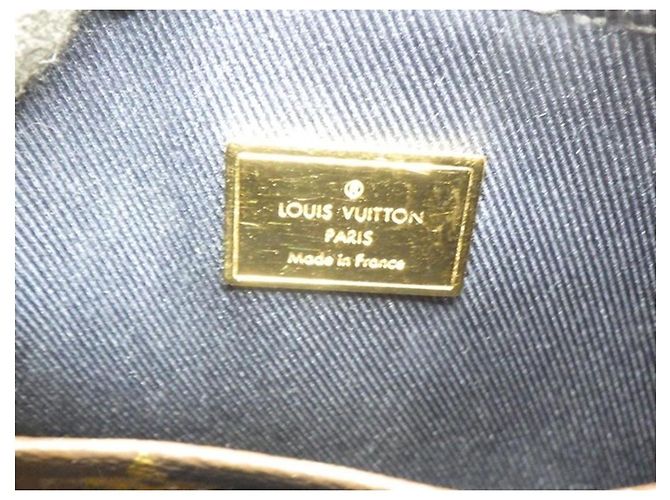 Louis Vuitton Alma BB Borsa in pelle verniciata blu navy e monogram Blu scuro - vista 3