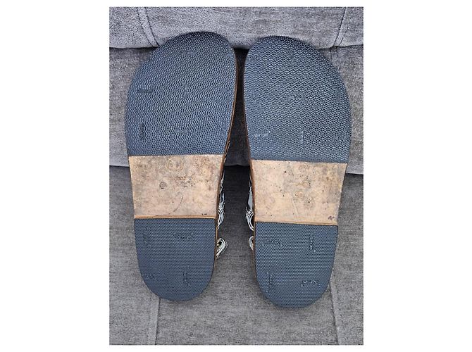 Chanel silberne gesteppte Leder-Sandalen CC-Logo - Ansicht 14