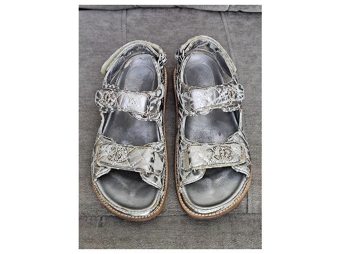 Chanel silberne gesteppte Leder-Sandalen CC-Logo - Ansicht 3