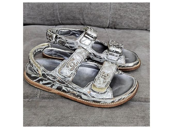 Chanel silberne gesteppte Leder-Sandalen CC-Logo - Ansicht 4