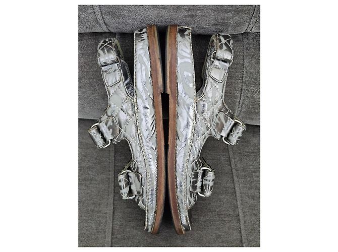 Chanel silberne gesteppte Leder-Sandalen CC-Logo - Ansicht 6