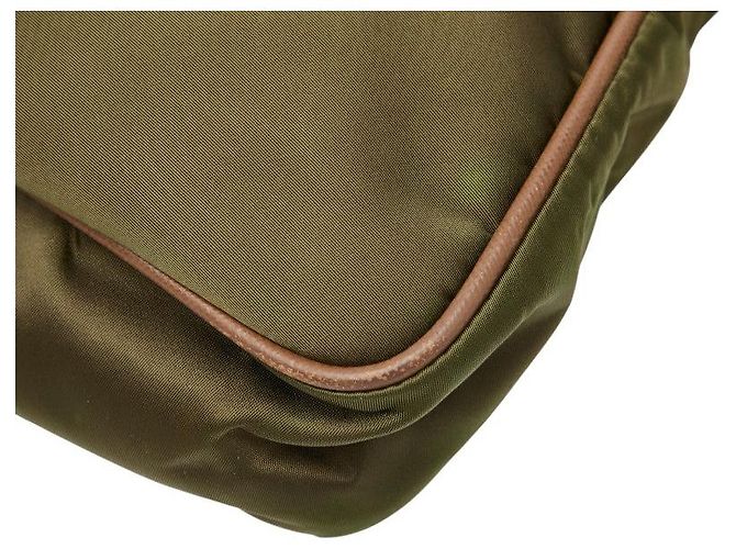 Bolso bandolera Prada Triangle Logo Verde - vista 4