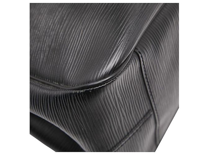 Louis Vuitton Epi Passy PM Negro - vista 5