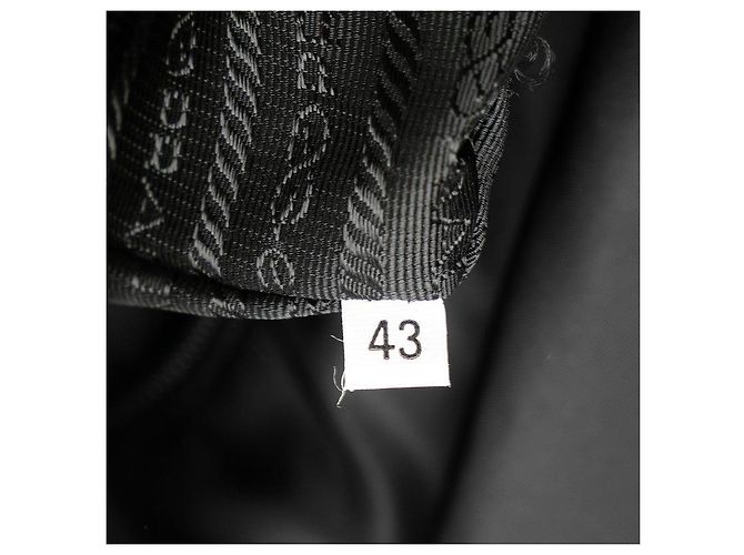 Sac messager Prada avec plaque logo triangle Noir - vue 8