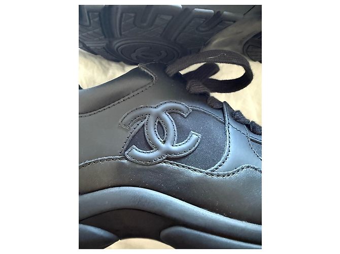 Classique Baskets Chanel en cuir noir - vue 2