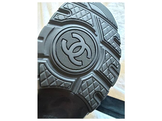 Classique Baskets Chanel en cuir noir - vue 3