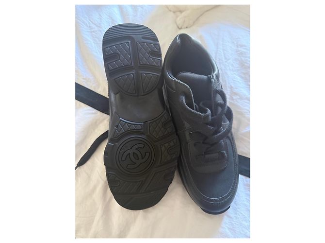 Classique Baskets Chanel en cuir noir - vue 4