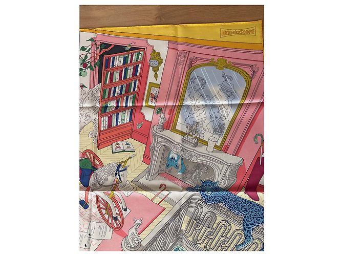Lenço de seda Hermès "Mystère au 24" de Jonathan Burton Marrom Rosa Branco Vermelho Azul Verde Cinza Amarelo - vista 4