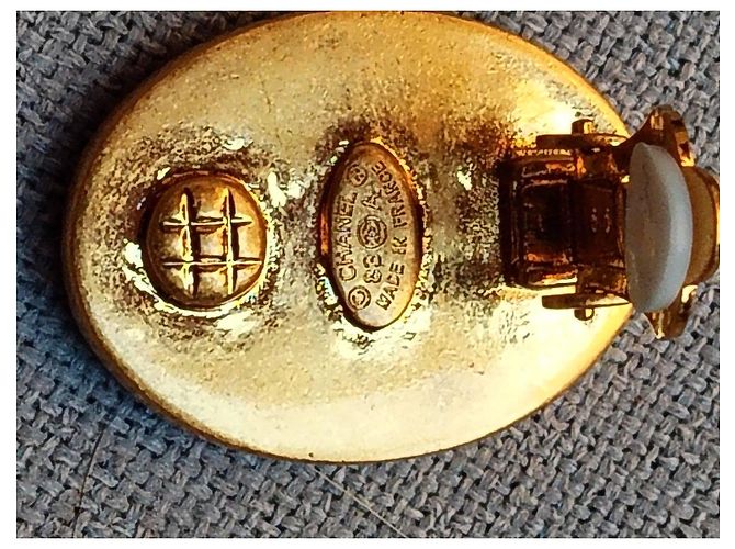 Orecchini Chanel CC in madreperla e metallo dorato Bianco D'oro - vista 8