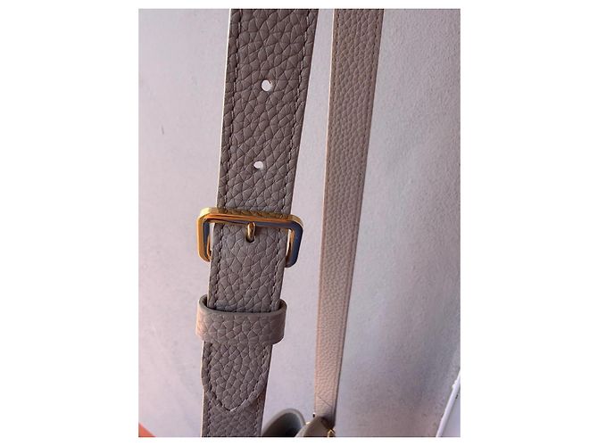 Louis Vuitton Capucines Handtasche Grau Leder Gold hardware - Ansicht 11