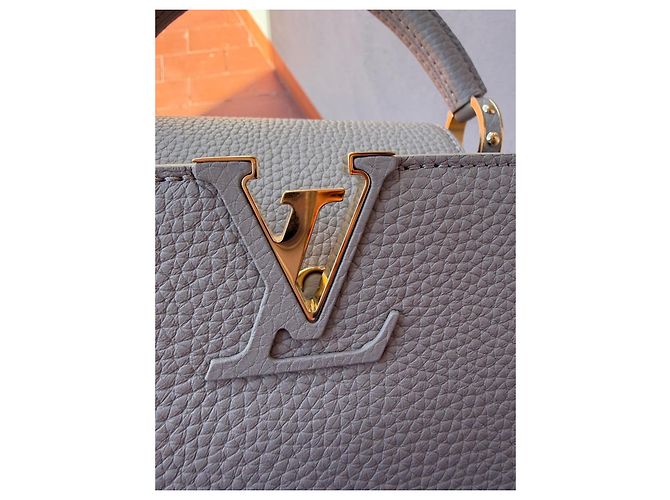 Louis Vuitton Capucines Handtasche Grau Leder Gold hardware - Ansicht 2