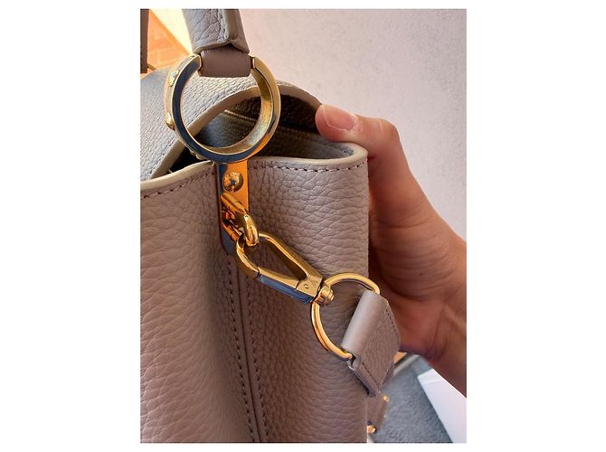 Louis Vuitton Capucines Handtasche Grau Leder Gold hardware - Ansicht 3