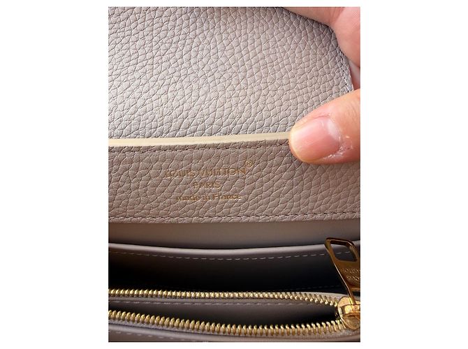 Louis Vuitton Capucines Handtasche Grau Leder Gold hardware - Ansicht 6