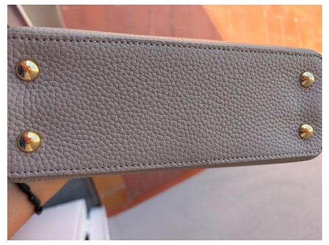 Louis Vuitton Capucines Handtasche Grau Leder Gold hardware - Ansicht 7