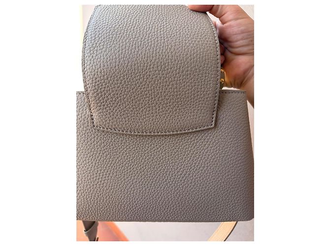 Louis Vuitton Capucines Handtasche Grau Leder Gold hardware - Ansicht 8