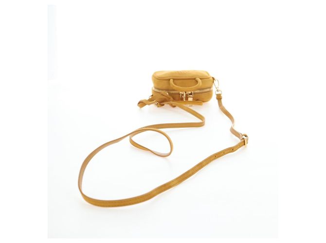 Borsa Micro Miu Miu in camoscio 2way Yellow Gold Auth 203262M D'oro Giallo - vista 8
