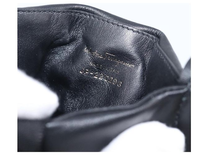Salvatore Ferragamo Vala Shoulder Pouch Leather Black Auth 202598V Nero - vista 11