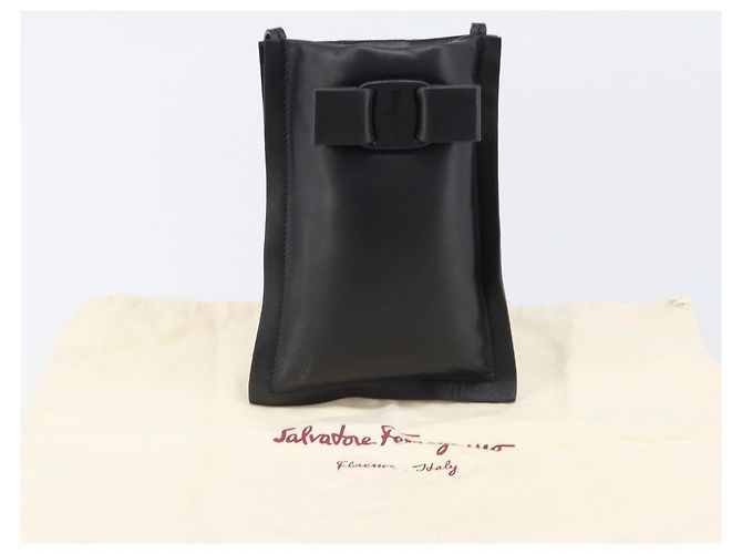 Salvatore Ferragamo Vala Shoulder Pouch Leather Black Auth 202598V Nero - vista 12