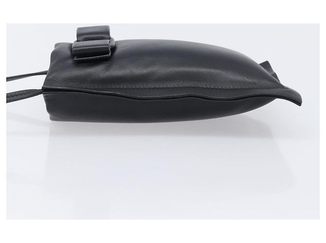 Salvatore Ferragamo Vala Shoulder Pouch Leather Black Auth 202598V Nero - vista 4