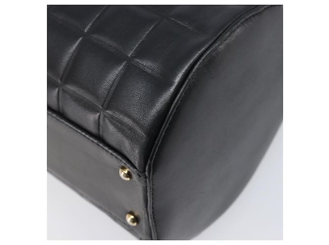 Borsa a mano CHANEL Choco Bar in pelle d'agnello nera e oro CC Auth 204075V Nero D'oro - vista 14