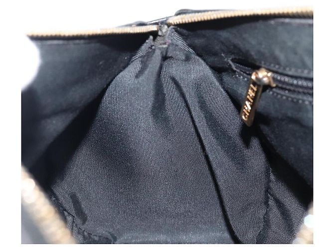 Borsa a mano CHANEL Choco Bar in pelle d'agnello nera e oro CC Auth 204075V Nero D'oro - vista 20