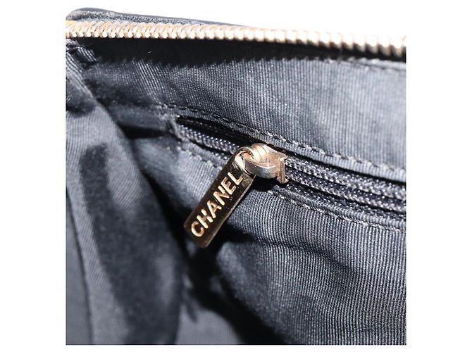 Borsa a mano CHANEL Choco Bar in pelle d'agnello nera e oro CC Auth 204075V Nero D'oro - vista 21