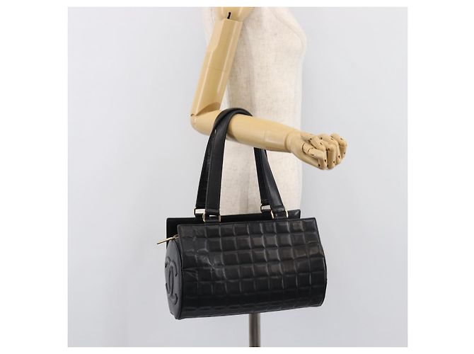 Borsa a mano CHANEL Choco Bar in pelle d'agnello nera e oro CC Auth 204075V Nero D'oro - vista 24