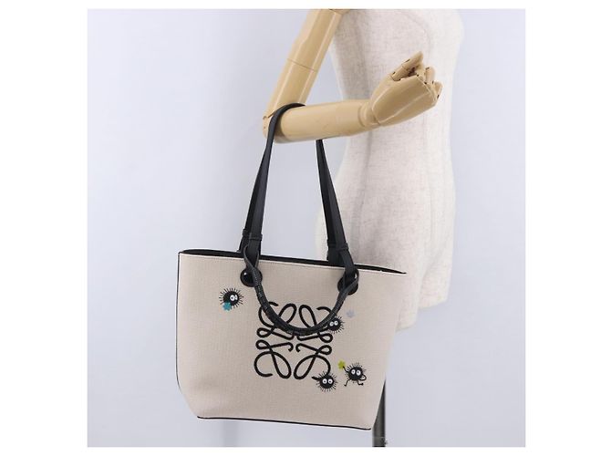 LOEWE x Ghibli Spirited Away Soot Sprites Anagram Tote Small Auth 167586SM Nero Beige - vista 29