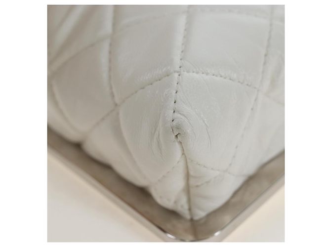 Borsa a tracolla CHANEL Matelasse con catena in pelle d'agnello bianca argento CC Auth 200768M Bianco - vista 16