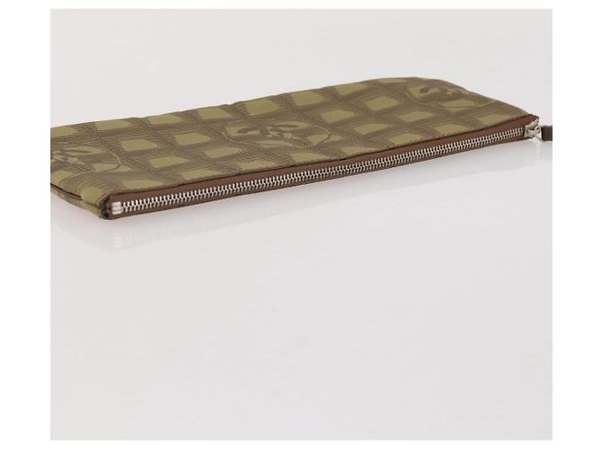Borsa a pochette CHANEL New Travel Line in tela marrone CC Auth 204800A - vista 5