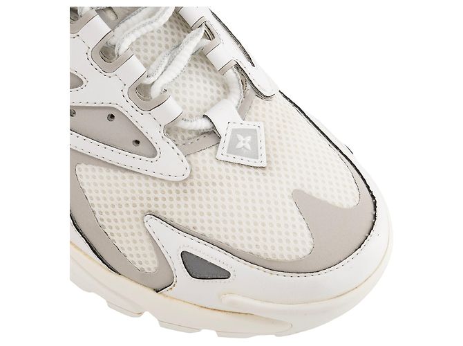 LOUIS VUITTON - Sneakers Runner Tatic Louis Vuitton in pelle e tela grigia e bianca (T41) Argento - vista 5