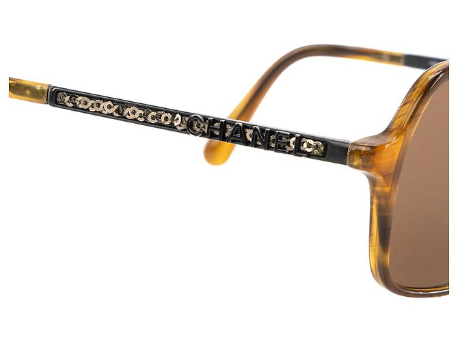CHANEL - Occhiali da sole Chanel in acetato marrone e paillettes ricamate - vista 3