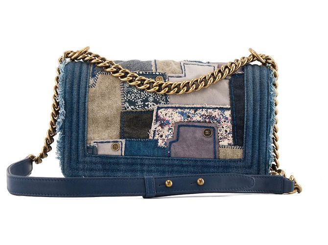CHANEL - Chanel Boy Schultertasche medium aus blauem Patchwork-Denim - Ansicht 3