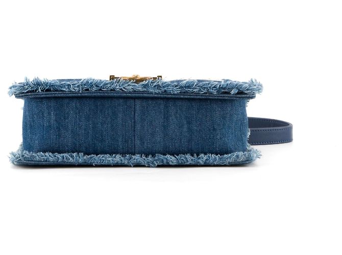 CHANEL - Chanel Boy Schultertasche medium aus blauem Patchwork-Denim - Ansicht 4