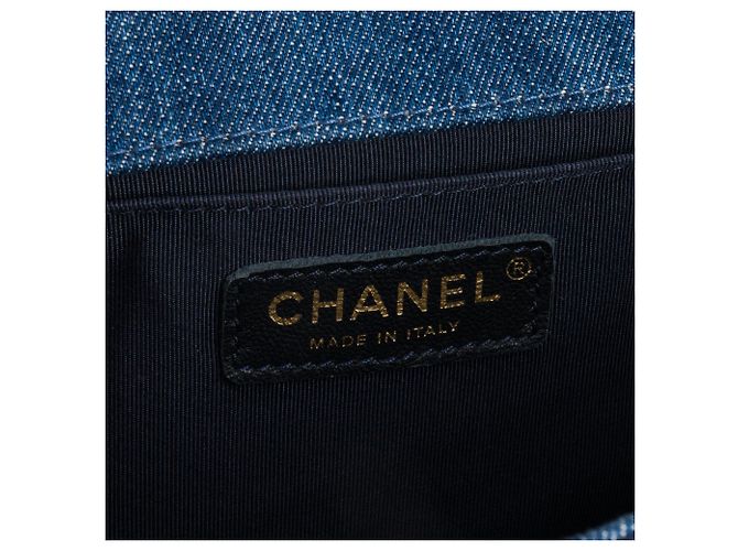 CHANEL - Chanel Boy Schultertasche medium aus blauem Patchwork-Denim - Ansicht 8