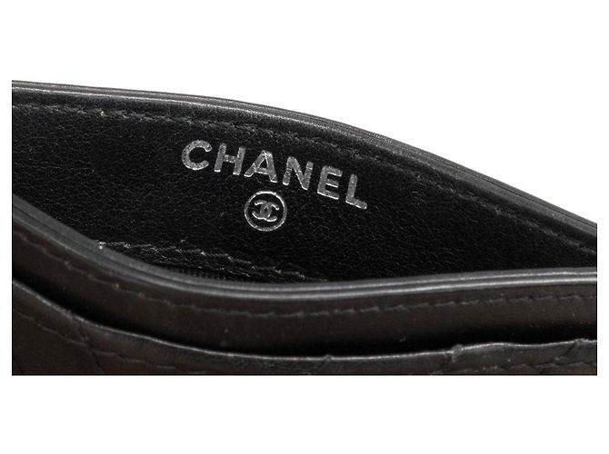 CHANEL - Classic/Timeless Chanel Kartenetui aus schwarzem Chevron-Leder - Ansicht 4