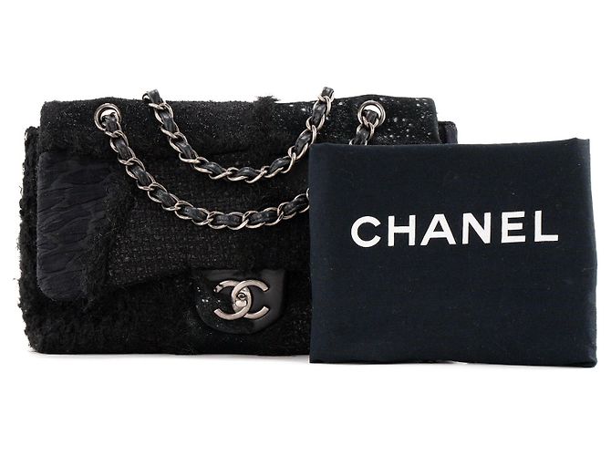 CHANEL - Borsa a tracolla Classique/Timeless Jumbo Chanel in patchwork nero edizione limitata - vista 8