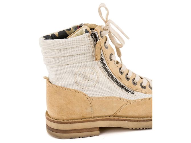 CHANEL - Botins Interlocking CC Chanel em camurça e lona bege (T38,5) - vista 4
