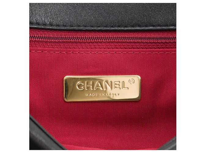CHANEL - Borsa a tracolla Chanel 19 modello grande in pelle liscia nera Nero - vista 10