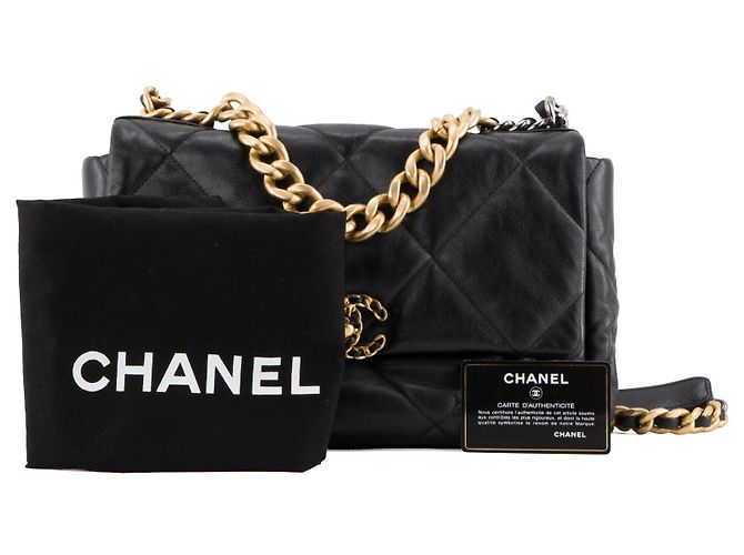 CHANEL - Borsa a tracolla Chanel 19 modello grande in pelle liscia nera Nero - vista 11