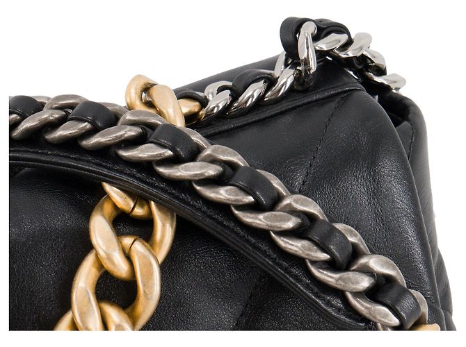 CHANEL - Borsa a tracolla Chanel 19 modello grande in pelle liscia nera Nero - vista 7