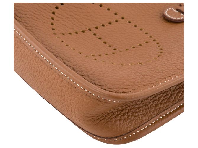 HERMÈS - Sac à bandoulière Evelyne 16 Hermès en cuir clémence marron gold - vue 6