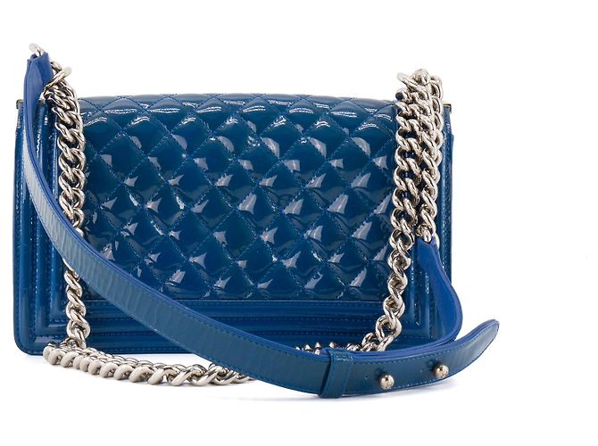 CHANEL - Chanel Boy Schultertasche medium aus dunkelblauem Lackleder Marineblau - Ansicht 3